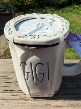 Rae Dunn “Gigi” Floral Mug + Matching Family Frame Set 💐